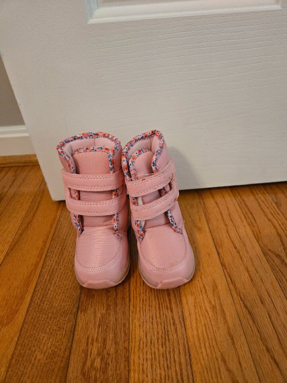 Baby girls size 4 Pink Snow boots from Carters